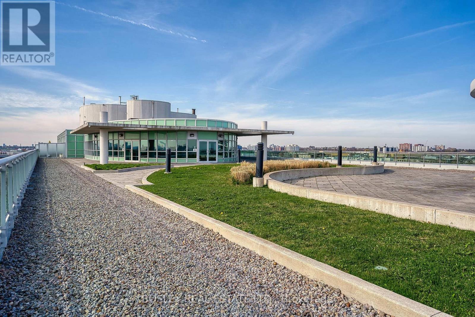 Property image for 326 - 60 FAIRFAX CRESCENT|Toronto (Clairlea-Birchmount), Ontario M1L0E1