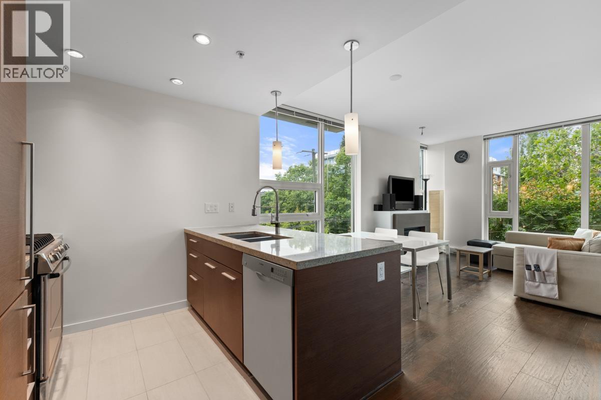 302 2528 MAPLE STREET|Vancouver, British Columbia V6J0B5