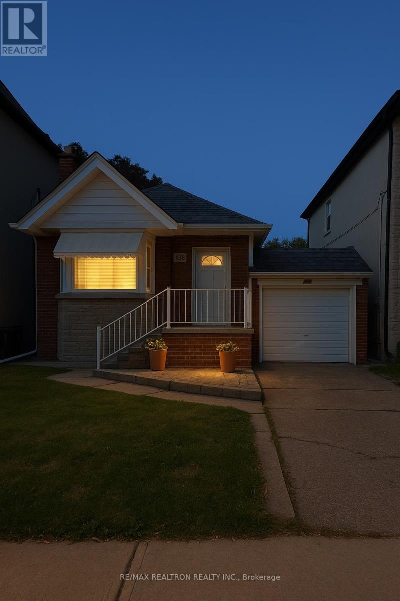 Property image for 138 GLENWOOD CRESCENT|Toronto (O'Connor-Parkview), Ontario M4B1K2