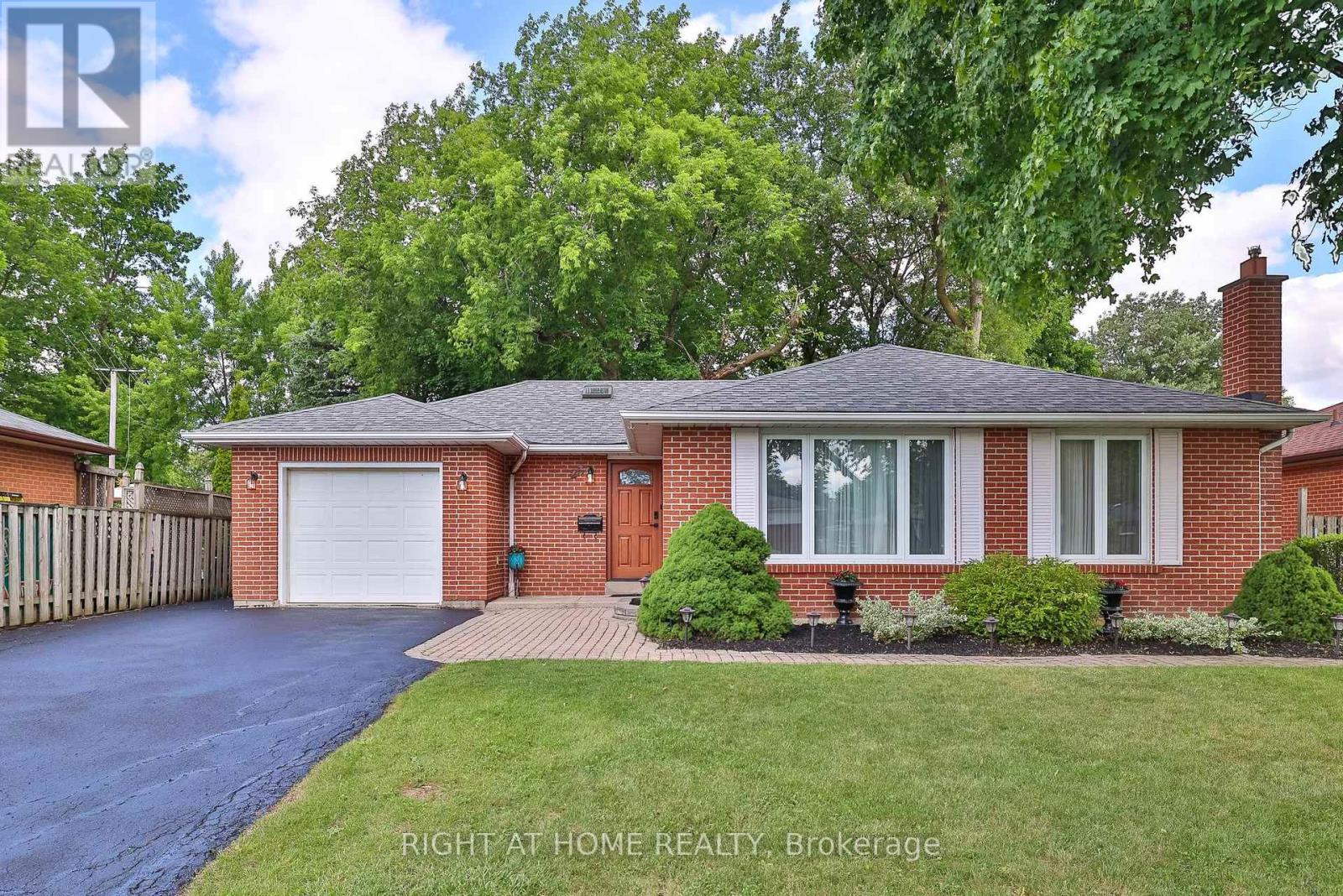 Property image for 25 DEVONSHIRE DRIVE|Brampton (Southgate), Ontario L6T3G5