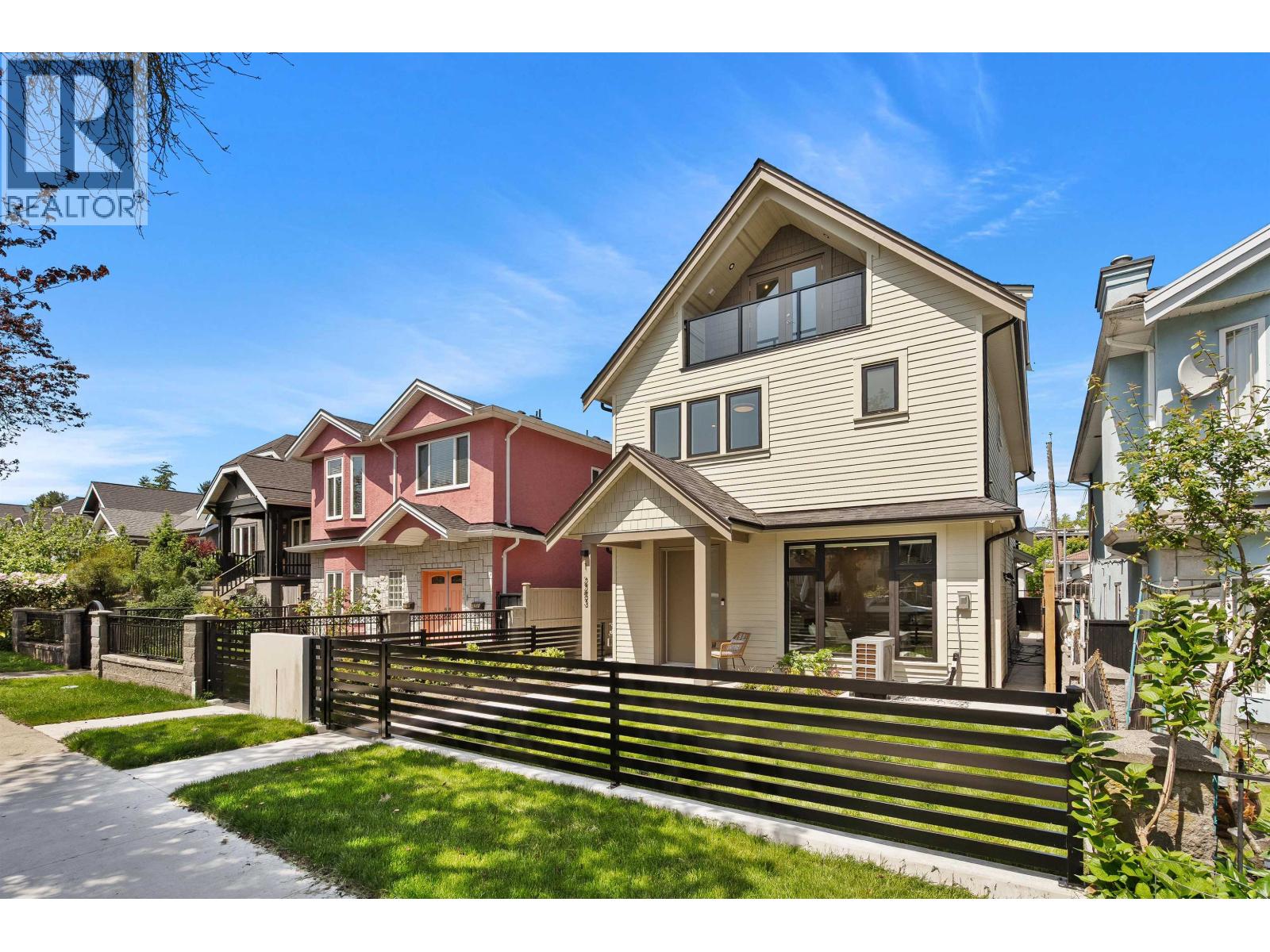 1 2253 GRANT STREET|Vancouver, British Columbia V5L2Z6