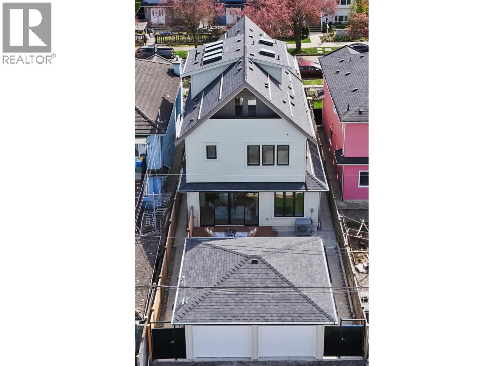 2 2253 GRANT STREET|Vancouver, British Columbia V5L2Z6