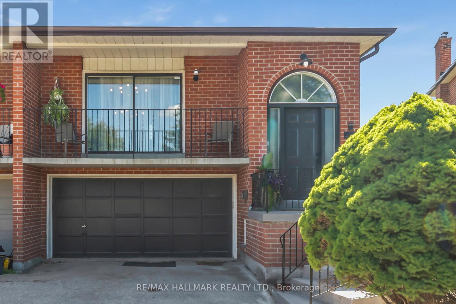Property image for 13 FONTHILL PLACE|Toronto (York University Heights), Ontario M3J3G6