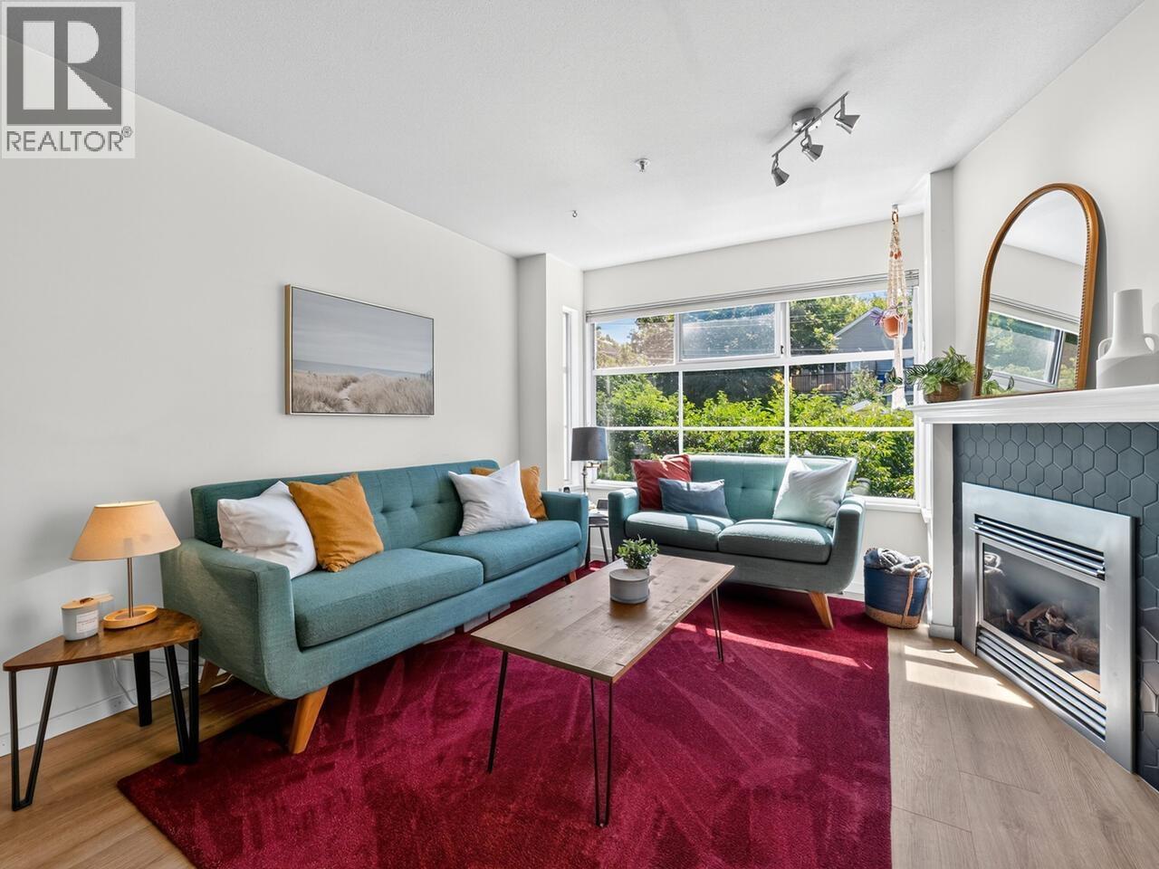 302 2388 TRIUMPH STREET|Vancouver, British Columbia V5L1L5