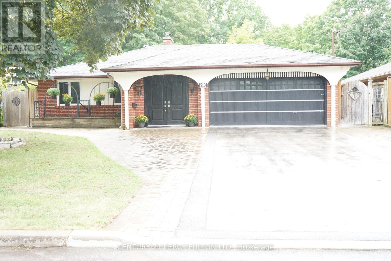 Property image for 23 PITCAIRN CRESCENT|Toronto (Victoria Village), Ontario M4A1P5