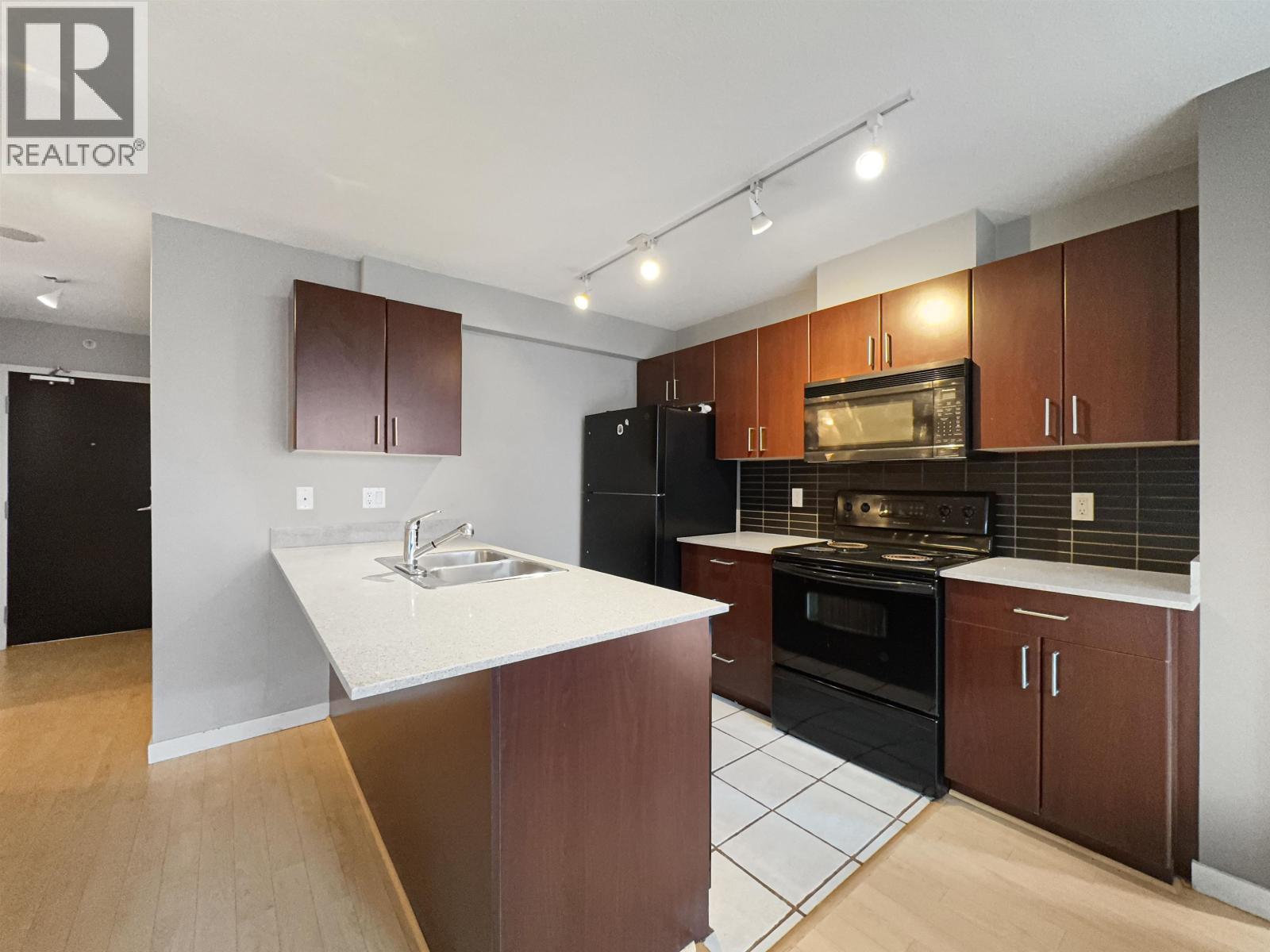 4xx 933 HORNBY STREET|Vancouver, British Columbia V6Z3G4