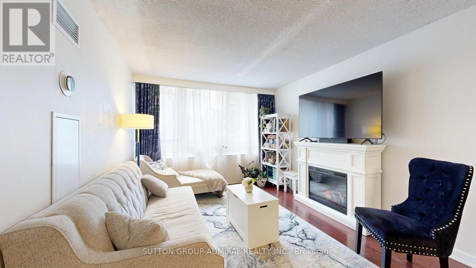 Property image for 201 - 633 BAY STREET|Toronto (Bay Street Corridor), Ontario M5G2G4