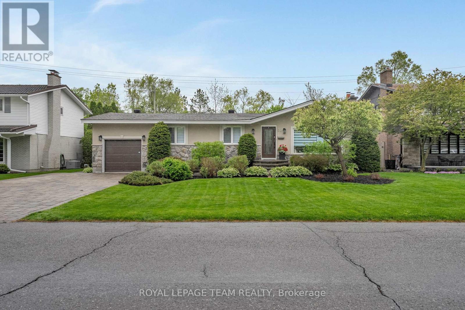 50 AERO DRIVE|Ottawa, Ontario K2H5E4