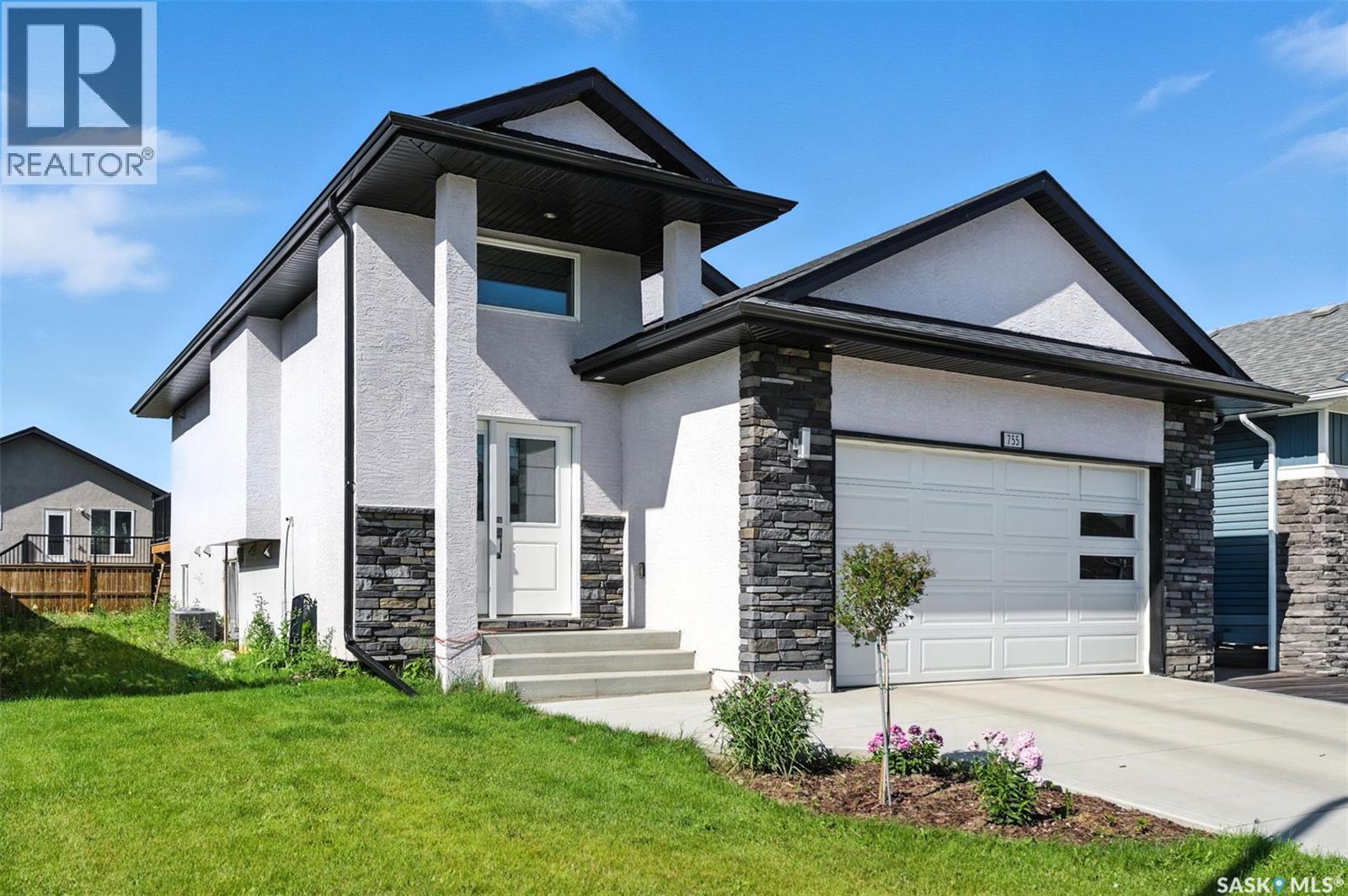 755 Labine COURT|Saskatoon, Saskatchewan S7L6C8