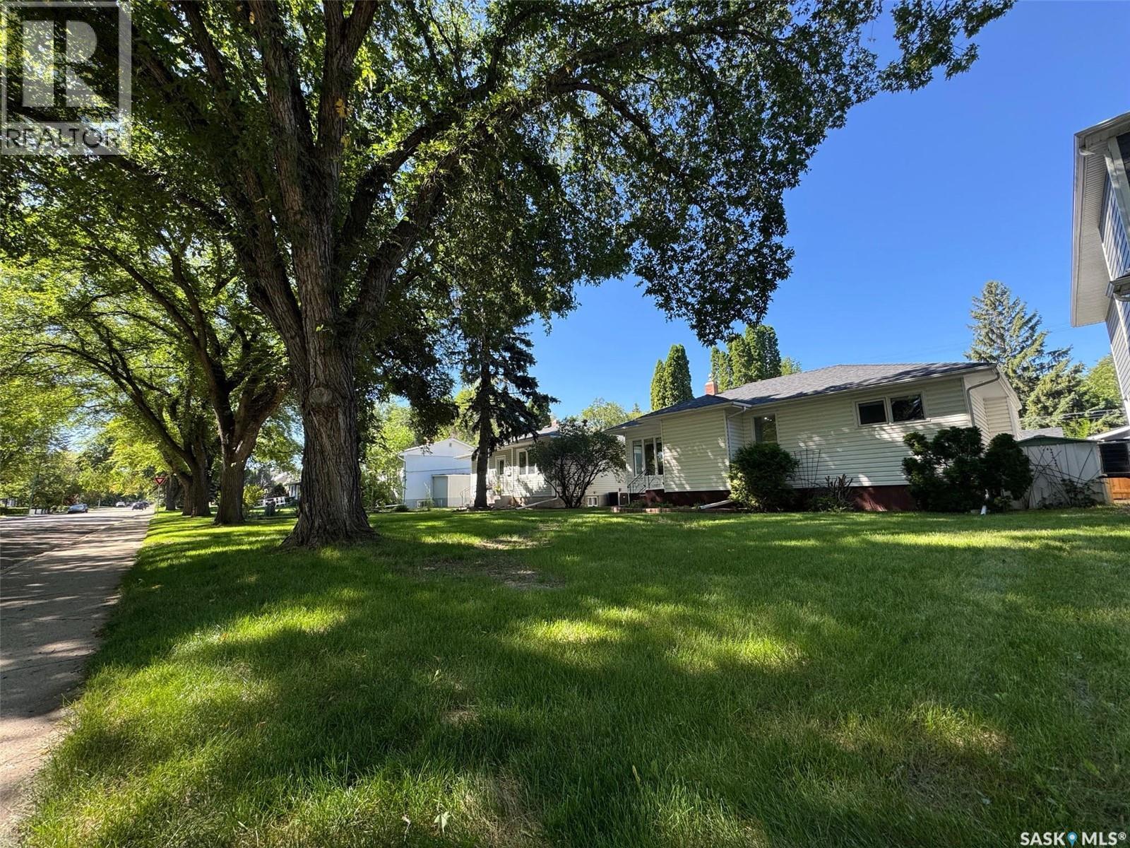 Property image for 1406 Wiggins AVENUE S|Saskatoon, Saskatchewan S7H2J6