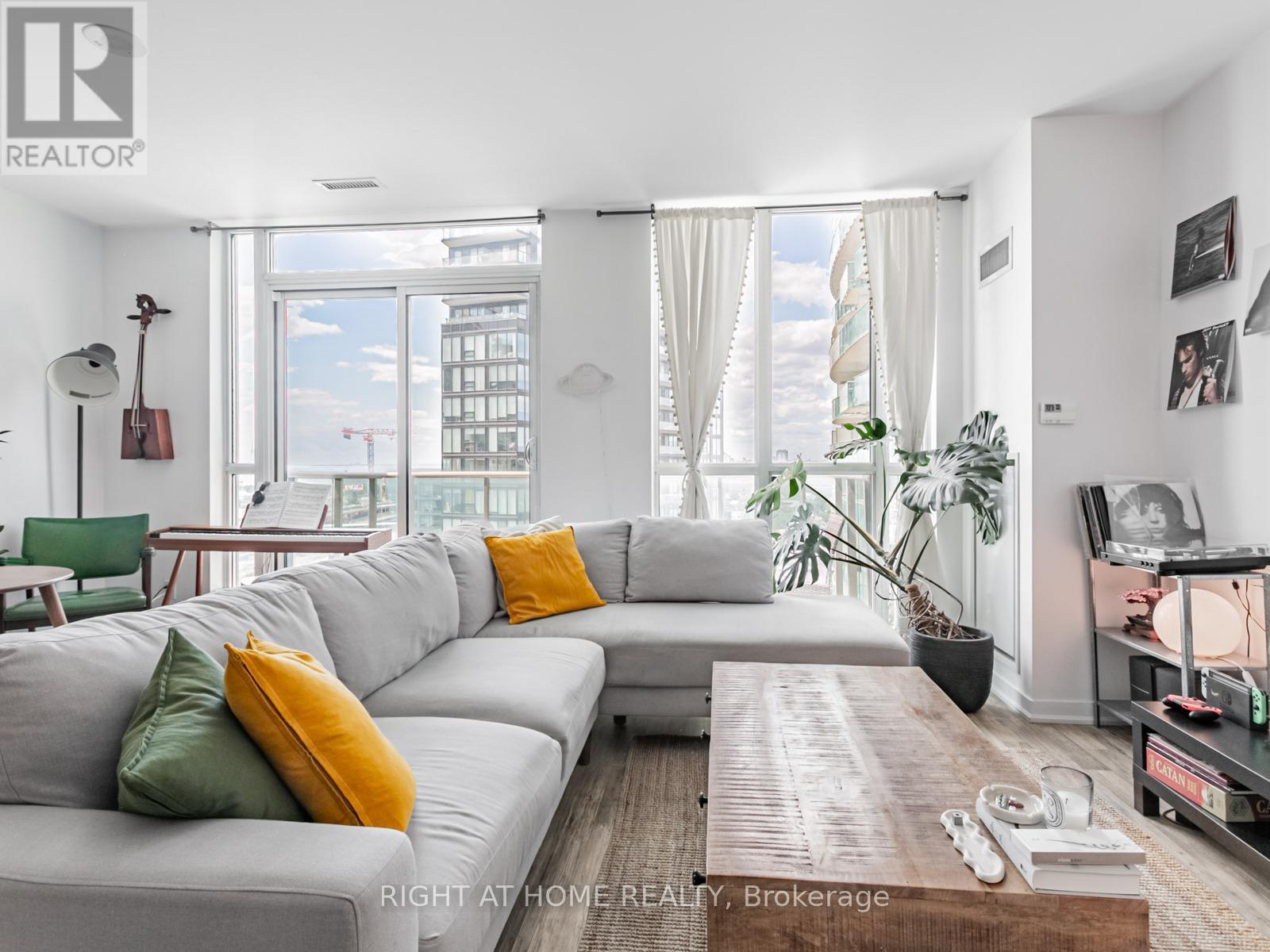 1507 - 69 LYNN WILLIAMS STREET|Toronto (Niagara), Ontario M6K3R7