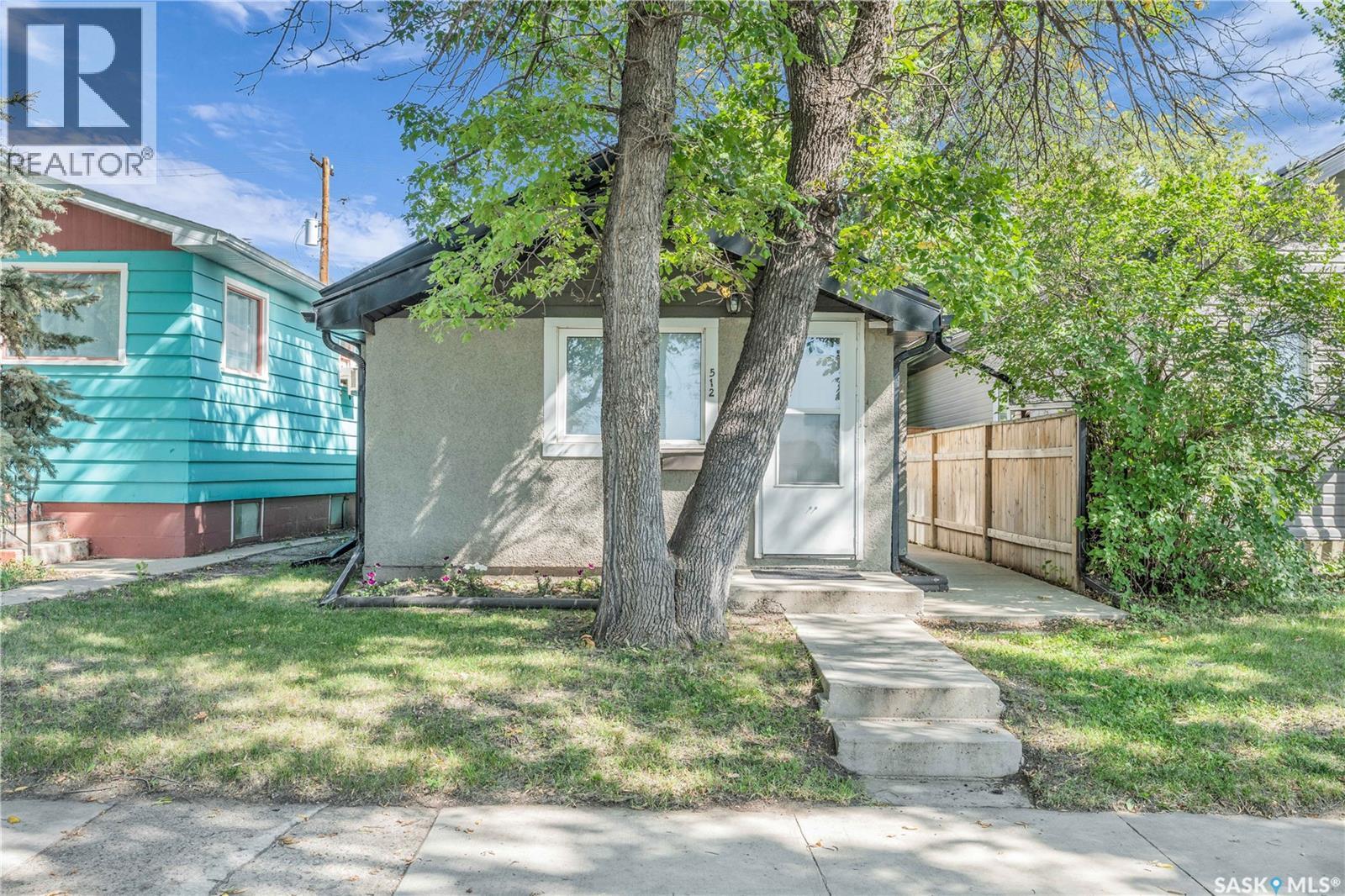 512 J AVENUE N|Saskatoon, Saskatchewan S7L2K5