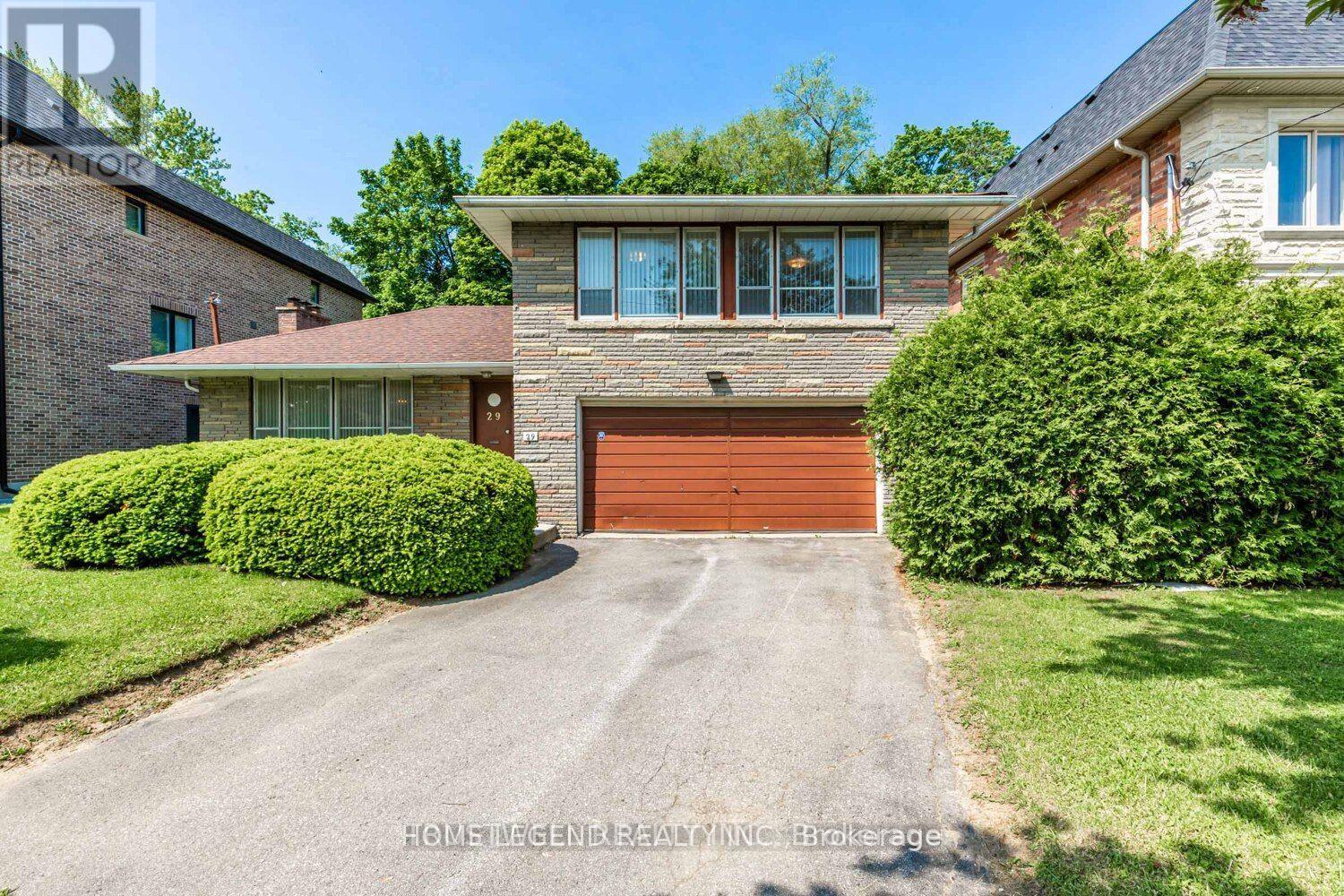 29 WHITTAKER CRESCENT|Toronto (Bayview Village), Ontario M2K1K7