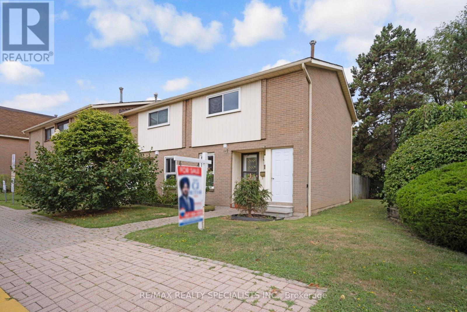 Property image for 1 CRAIGLEIGH CRESCENT|Brampton (Avondale), Ontario L6T2E3