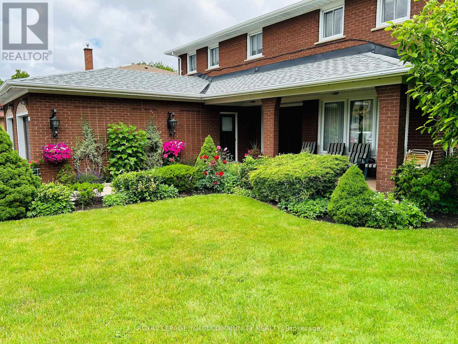 Property image for 21 DISAN COURT|Toronto (Thistletown-Beaumonde Heights), Ontario M9V4A5