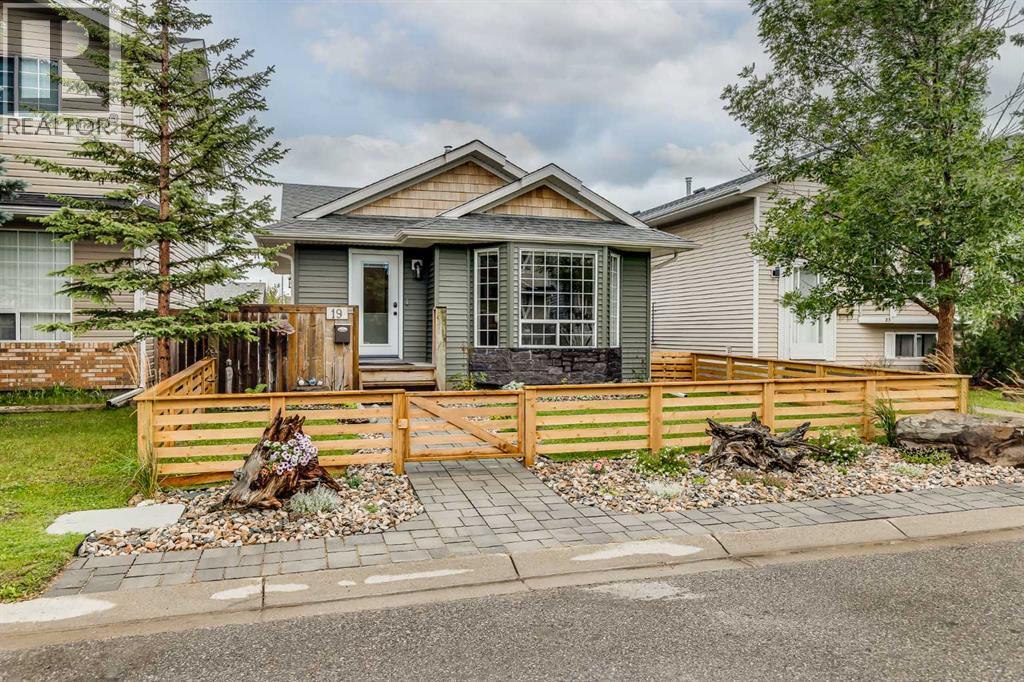 Property image for 19 Martinwood Court NE|Calgary, Alberta T3J3H1