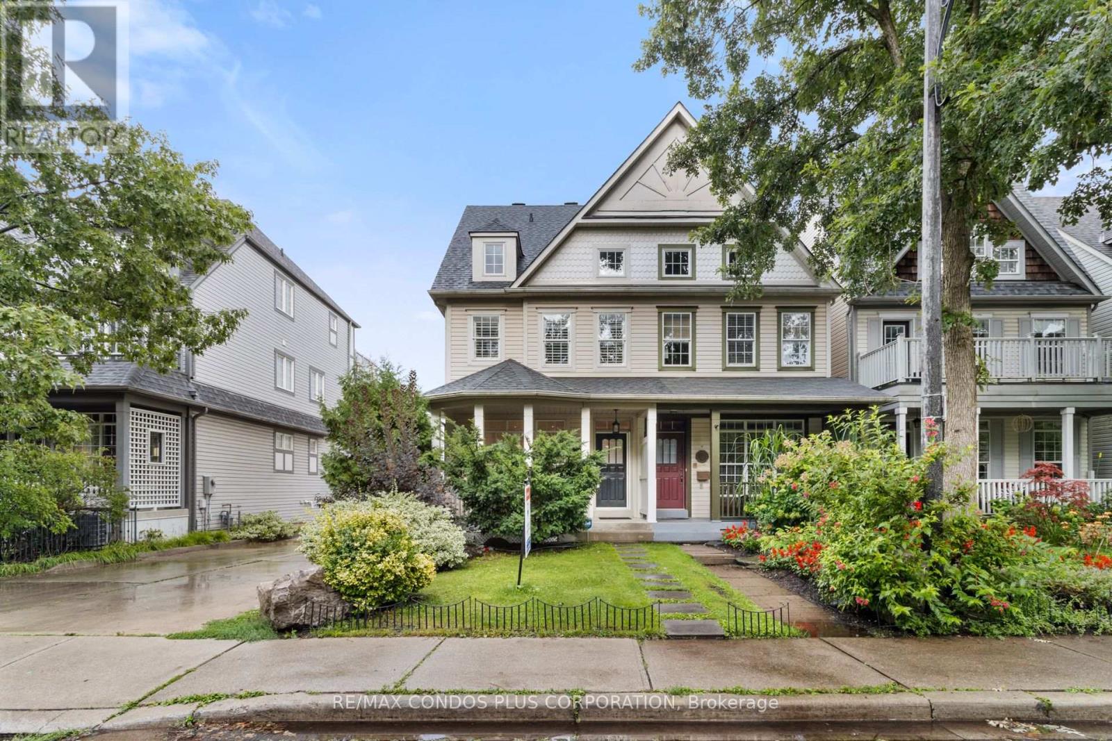 Property image for 127 BOARDWALK DRIVE|Toronto (The Beaches), Ontario M4L3X9