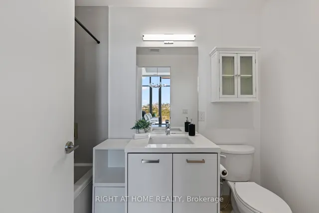 Additional image 30 of 608 Richmond St. W St Unit LPH02