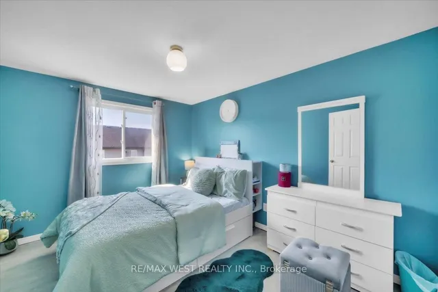 Additional image 10 of 55 Dahlia St