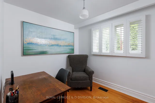 Additional image 19 of 27 Paramount Crt