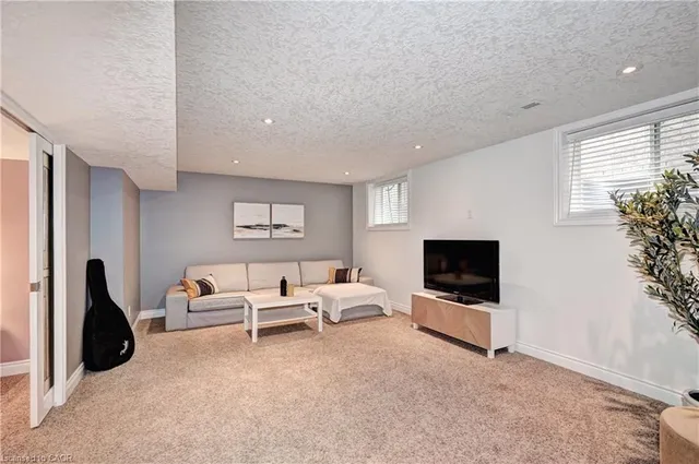 Additional image 41 of 72 Helena Feasby St