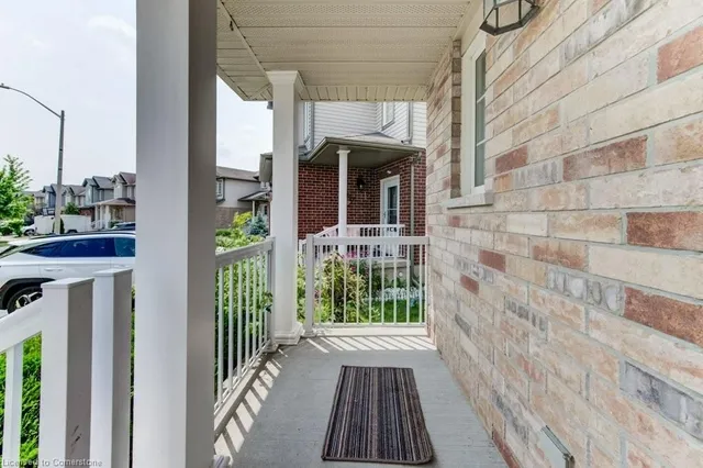 Additional image 5 of 220 Lemon Grass Cres