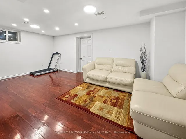 Additional image 21 of 46 Ronway Cres