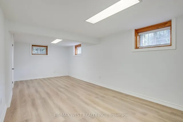 Additional image 30 of 50 Larchmere Ave