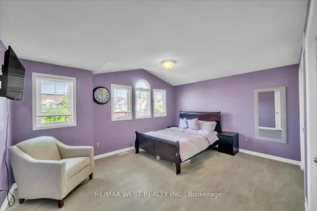 Additional image 9 of 55 Dahlia St