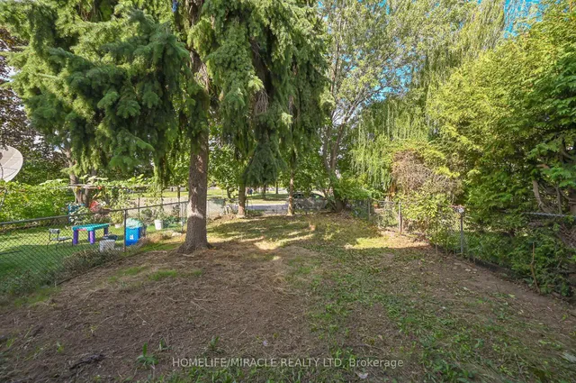 Additional image 42 of 32 Woodsview Ave