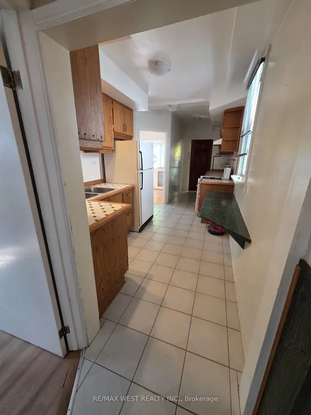 Additional image 6 of 160 King Edward Ave