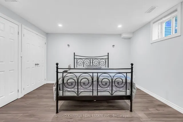 Additional image 31 of 38 Woodbine Ave