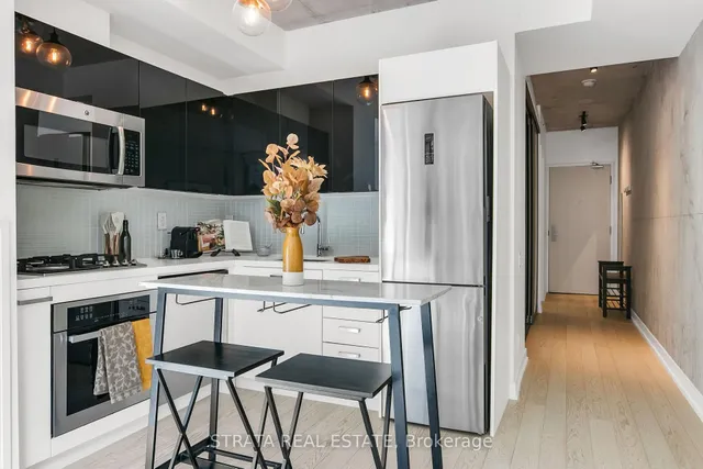 Additional image 7 of 39 Brant St Unit 512