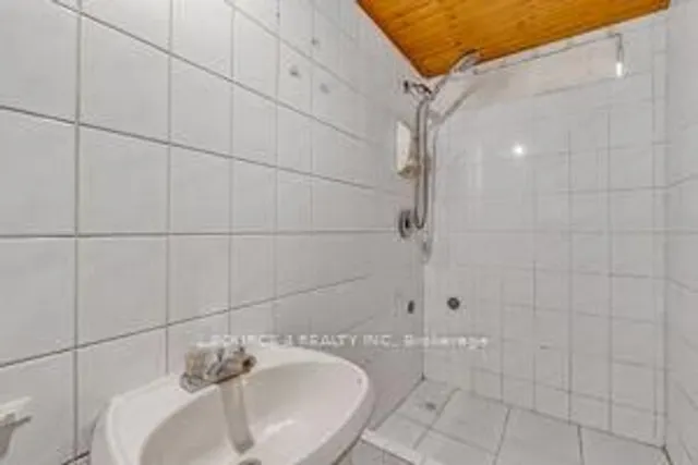 Additional image 21 of 35 Vista Cres