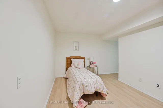 Additional image 35 of 32 Woodsview Ave