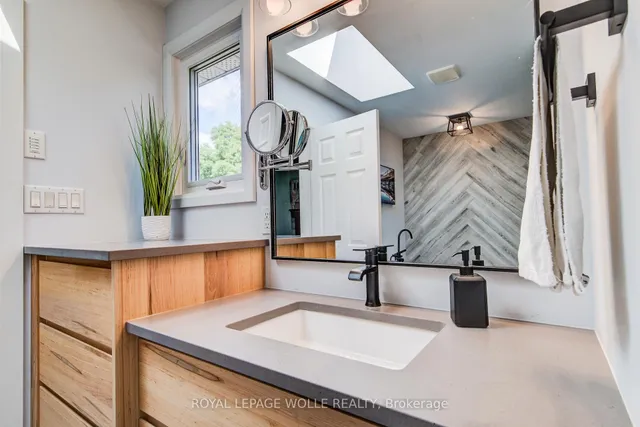 Additional image 38 of 33 Tinatawa Crt