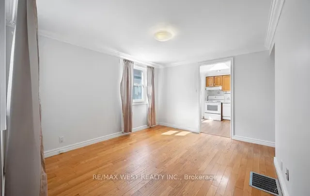 Additional image 5 of 6 Robindale Ave