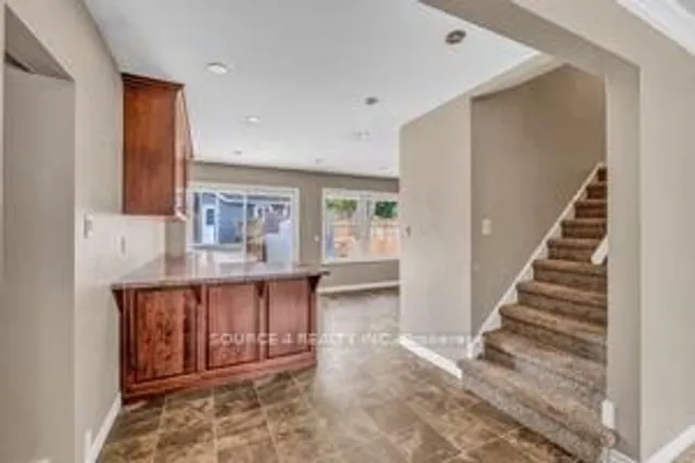 Additional image 3 of 35 Vista Cres