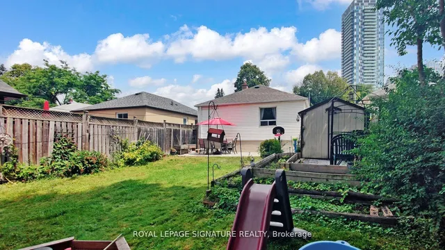 Additional image 26 of 48 Acorn Ave