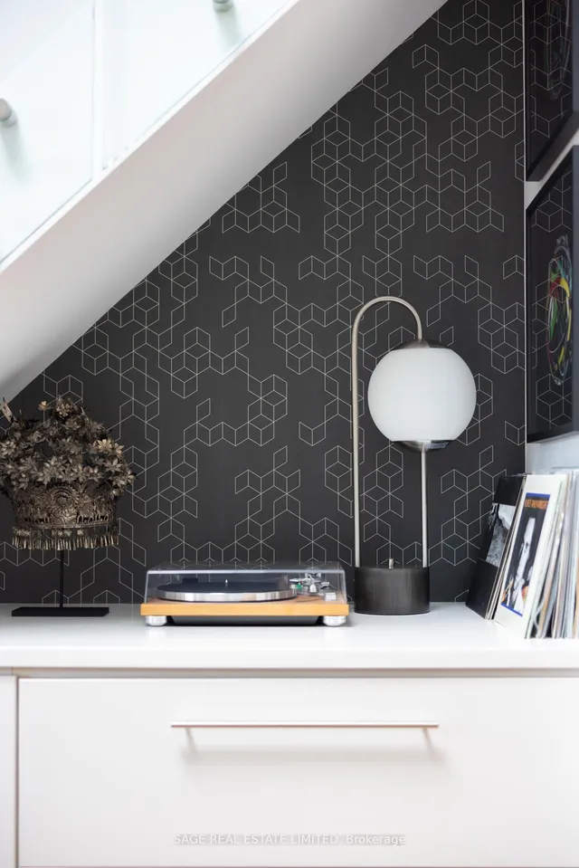 Additional image 44 of 670 Richmond St Unit 205