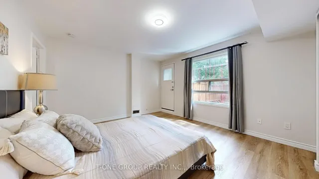 Additional image 27 of 632 Adelaide St