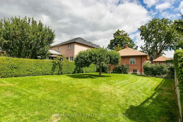 Additional image 36 of 50 Larchmere Ave