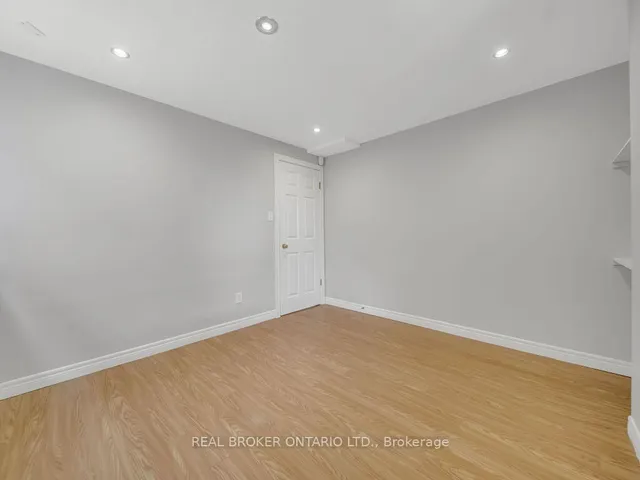 Additional image 42 of 141 Hollyridge Cres