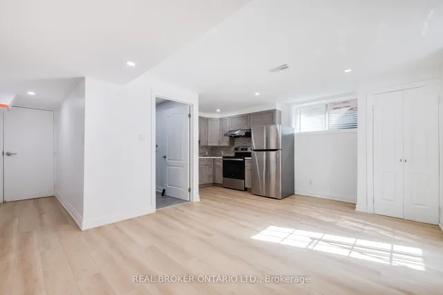 Additional image 35 of 326 Moorlands Cres