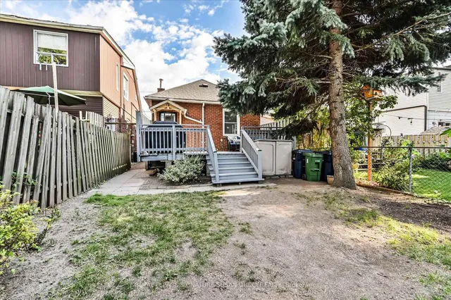 Additional image 27 of 44 Crewe Ave