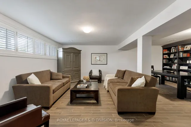 Additional image 26 of 27 Paramount Crt