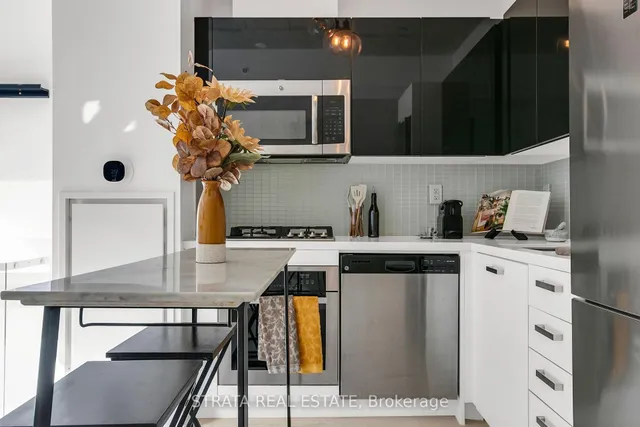 Additional image 8 of 39 Brant St Unit 512