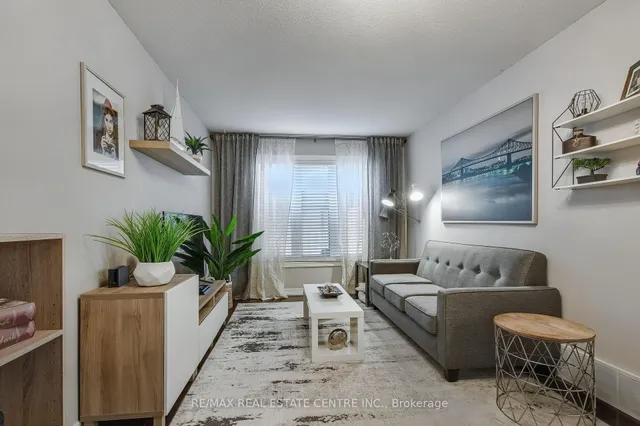 Additional image 16 of 194 Hollyridge Cres