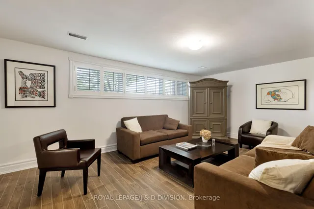 Additional image 27 of 27 Paramount Crt