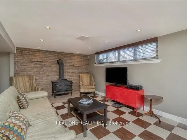 Additional image 13 of 34 Vassar Dr